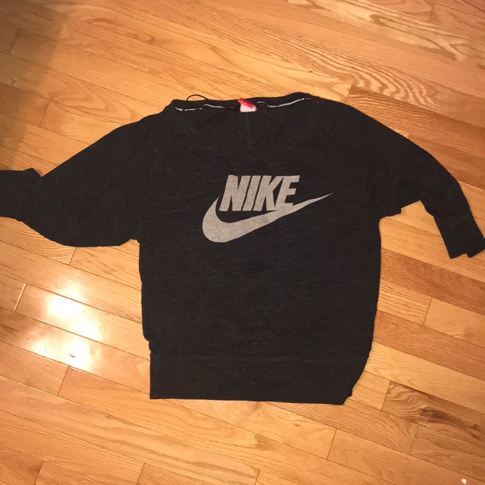 AUTHENTIC Nike pull over
